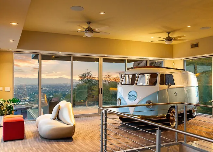 Camelback Mountain Luxury Pool, Golf, & Views Holiday home *