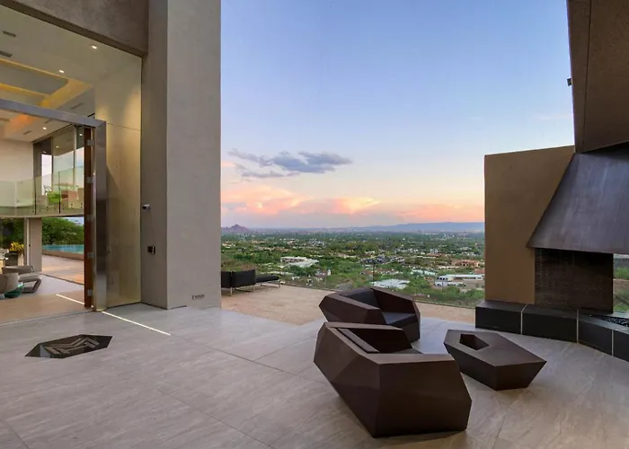 Camelback Mountain Luxury Pool, Golf, & Views Holiday home