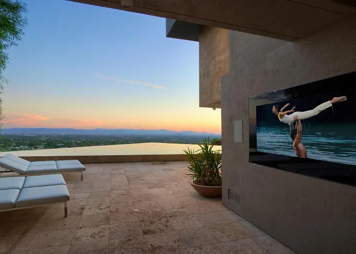 Camelback Mountain Luxury Pool, Golf, & Views Holiday home *